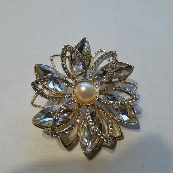 Gold Tone Floral Layered Brooch Pin Faux Pearl Center Rhinestones 1.5" - Picture 3 of 4